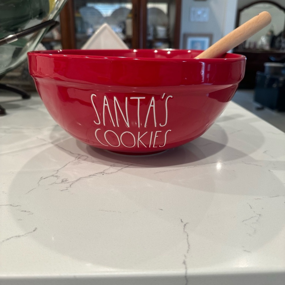 ❌SOLD❌Rae Dunn Santas Cookies Bowl and spatula